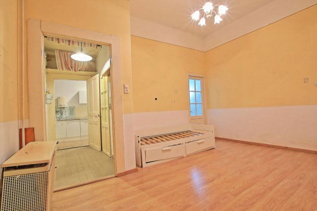 Eladó téglalakás, Budapesten, VI. kerületben 49.9 M Ft, 1 szobás