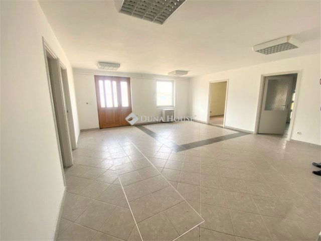 Eladó ipari ingatlan, Kecskeméten 180 M Ft / költözzbe.hu