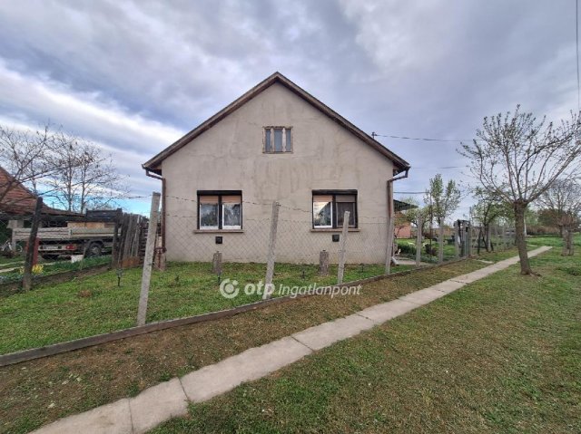 Eladó családi ház, Vésztőn 15.5 M Ft, 2 szobás