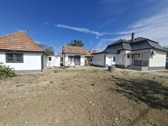 Eladó családi ház, Zsámbokon 55 M Ft, 3 szobás
