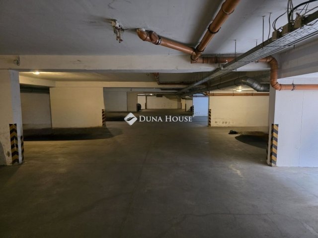 Eladó garázs, Budapesten, XVIII. kerületben 5.9 M Ft