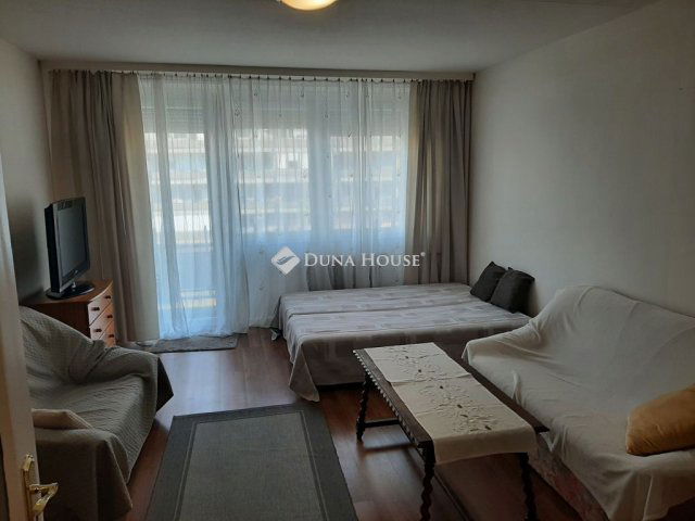 Eladó panellakás, Kecskeméten 39.5 M Ft, 1 szobás