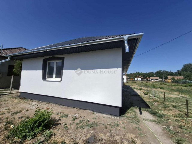 Eladó családi ház, Farmoson 29.99 M Ft, 3 szobás