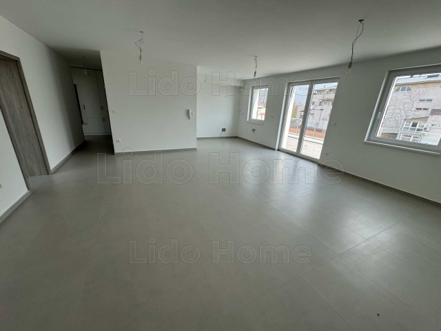 Eladó téglalakás, Siófokon 169.9 M Ft, 5 szobás