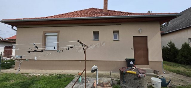 Eladó családi ház, Nagyvenyimen 54.9 M Ft, 2+1 szobás