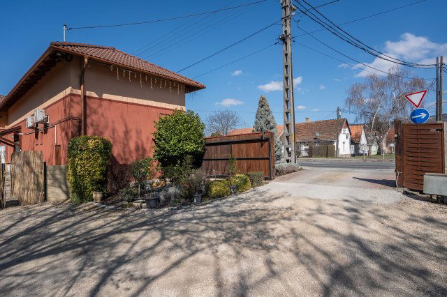 Eladó családi ház, Vértesszőlősön 69.9 M Ft, 4+1 szobás