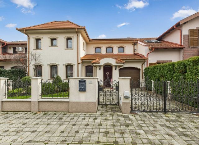 Eladó sorház, Debrecenben, Károli Gáspár utcában 239.9 M Ft