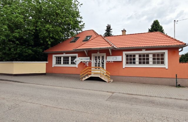 Eladó téglalakás, Zsámbékon 89.9 M Ft, 2+1 szobás