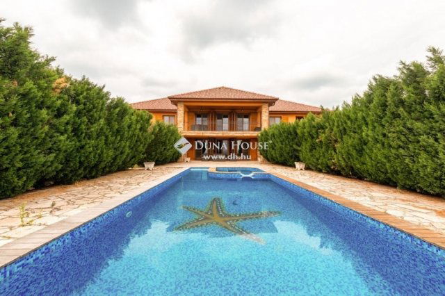 Eladó családi ház, Szentendrén 685 M Ft, 8 szobás