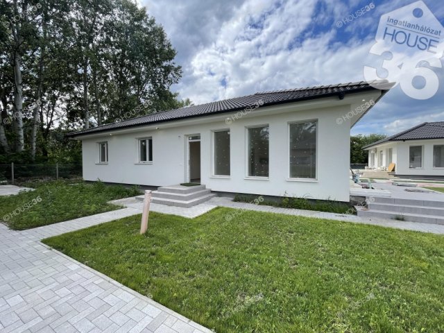 Eladó családi ház, Ballószögön 117.8 M Ft, 4 szobás