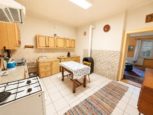 Eladó családi ház, Dunavecsén 29.9 M Ft, 2+1 szobás