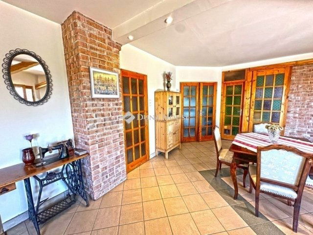 Eladó családi ház, Szentendrén 200.8 M Ft, 6 szobás