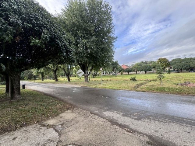 Eladó családi ház, Pécsett 84.99 M Ft, 4 szobás