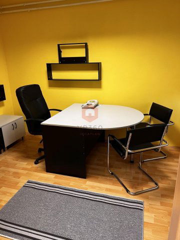 Kiadó üzlethelyiség, Pécsett 240 E Ft / hó