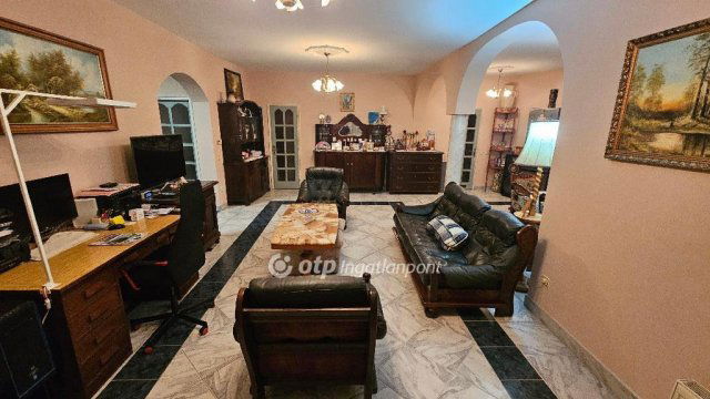 Eladó családi ház, Egerben 109.9 M Ft, 4+1 szobás