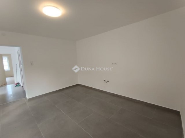 Eladó családi ház, Tápiószentmártonon 34.9 M Ft, 3 szobás