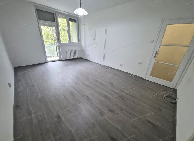 Eladó téglalakás, Tatabányán 36.9 M Ft, 1 szobás