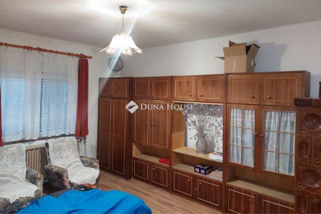 Eladó családi ház, Kaposváron 29.99 M Ft, 6 szobás