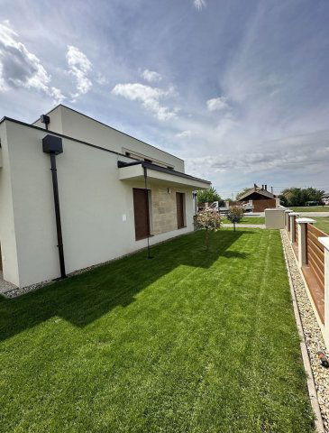 Eladó téglalakás, Sárbogárdon 61.95 M Ft, 1+2 szobás