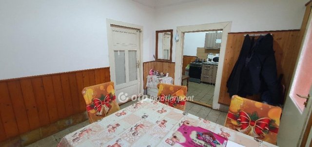 Eladó családi ház, Devecseren 18.5 M Ft, 1+1 szobás