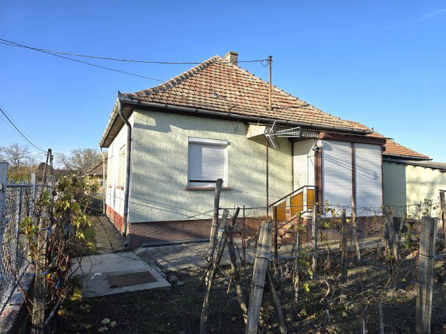 Eladó családi ház, Dunaszentbenedeken 24.9 M Ft, 2 szobás
