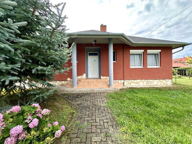 Eladó családi ház, Pölöskén 51.9 M Ft, 4 szobás