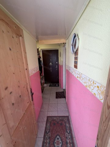 Eladó panellakás, Tatabányán 39.99 M Ft, 1+2 szobás