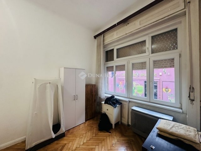 Eladó téglalakás, Budapesten, VIII. kerületben 65.5 M Ft