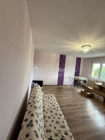 Eladó panellakás, Veszprémben 41.9 M Ft, 2 szobás