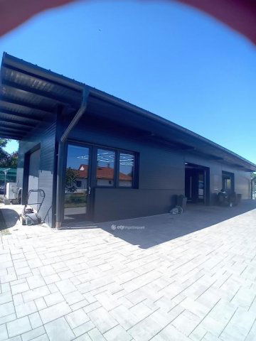 Eladó üzlethelyiség, Hajdúszoboszlón 139.9 M Ft