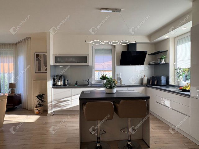 Eladó családi ház, Abdaon 209 M Ft, 7 szobás