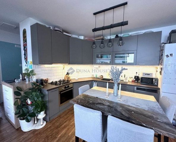 Eladó téglalakás, Dunavarsányban 74 M Ft, 3+1 szobás