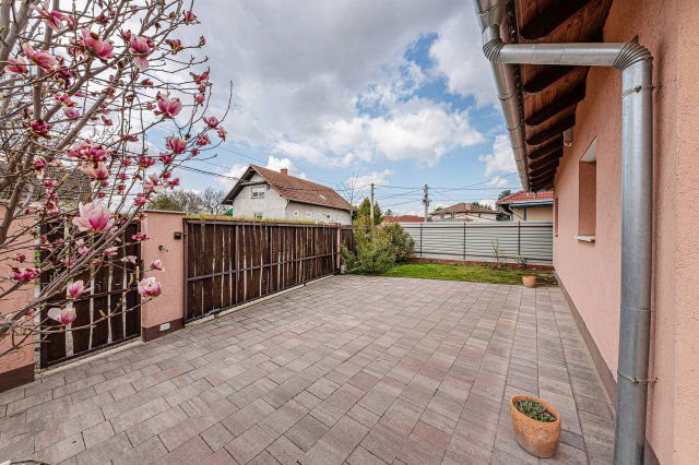 Eladó családi ház, Szigetszentmiklóson 83.9 M Ft, 3 szobás