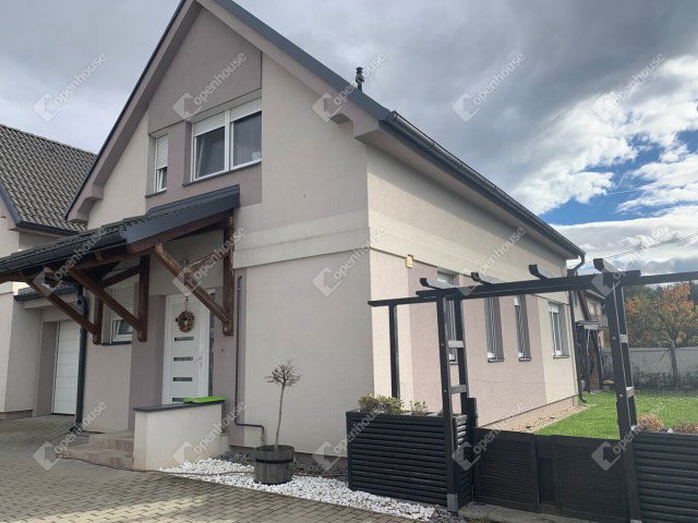 Eladó téglalakás, Szombathelyen 89.5 M Ft, 5 szobás