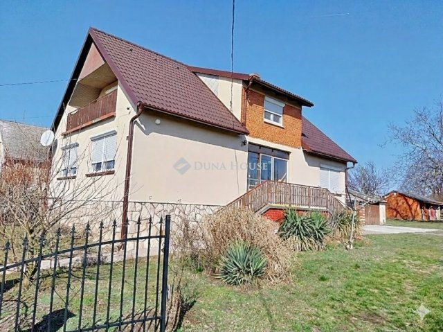 Eladó családi ház, Ászáron 69.99 M Ft, 4 szobás