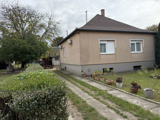 Eladó családi ház, Bicskén 79.9 M Ft, 3 szobás