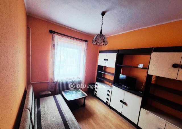 Eladó családi ház, Cecén 28 M Ft, 2+2 szobás