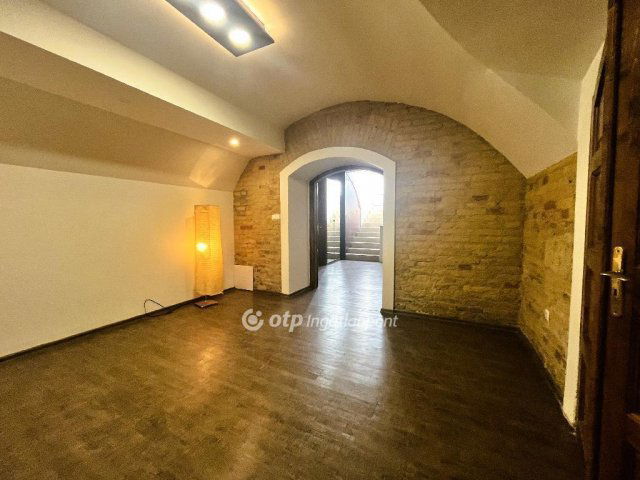 Eladó téglalakás, Budapesten, VIII. kerületben 31.9 M Ft
