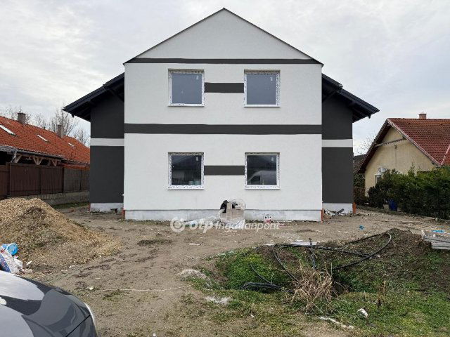 Eladó családi ház, Szigetszentmártonban 67.9 M Ft, 4 szobás