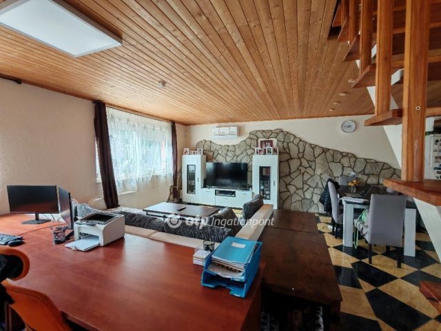 Eladó családi ház, Szigethalmon 130 M Ft, 5 szobás