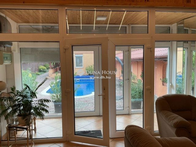 Eladó családi ház, Majosházán 220 M Ft, 4 szobás