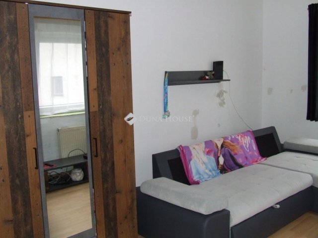 Eladó családi ház, Esztergomban 85 M Ft, 5 szobás