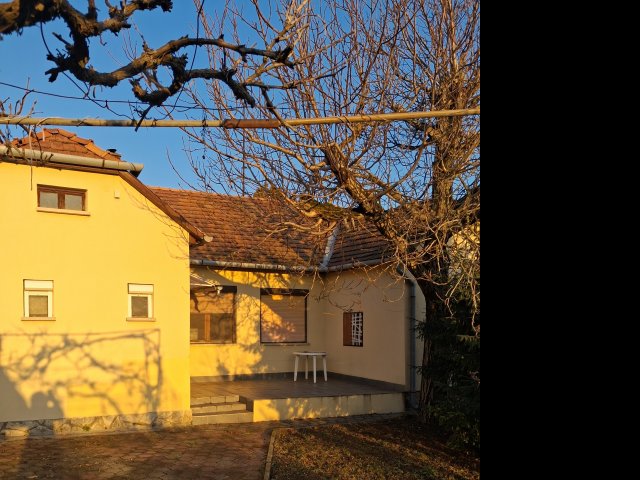 Eladó családi ház, Pécsett 79.9 M Ft, 4 szobás