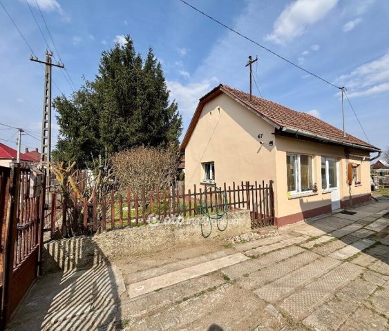 Eladó családi ház, Sényőn 9.8 M Ft, 2 szobás