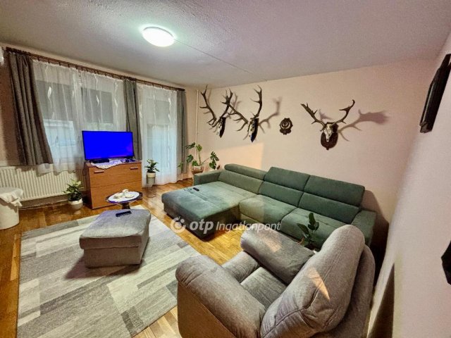 Eladó panellakás, Keszthelyen 61.9 M Ft, 3 szobás