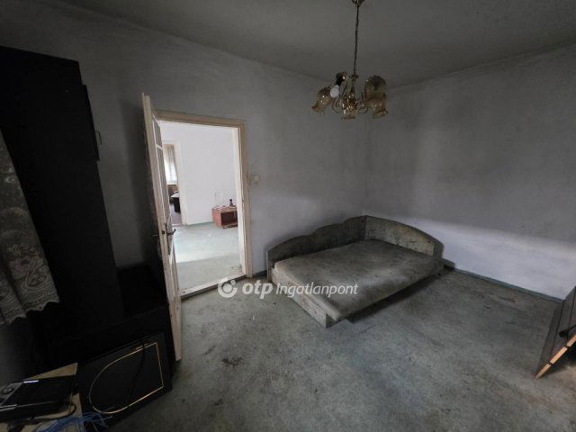 Eladó családi ház, Vámospércsen 17.9 M Ft, 2 szobás