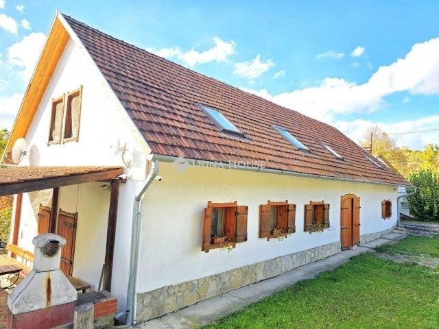 Eladó családi ház, Orfűn 119.5 M Ft, 8 szobás