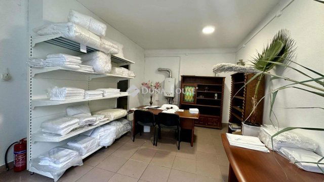 Eladó üzlethelyiség, Budapesten, XI. kerületben 251.9 M Ft