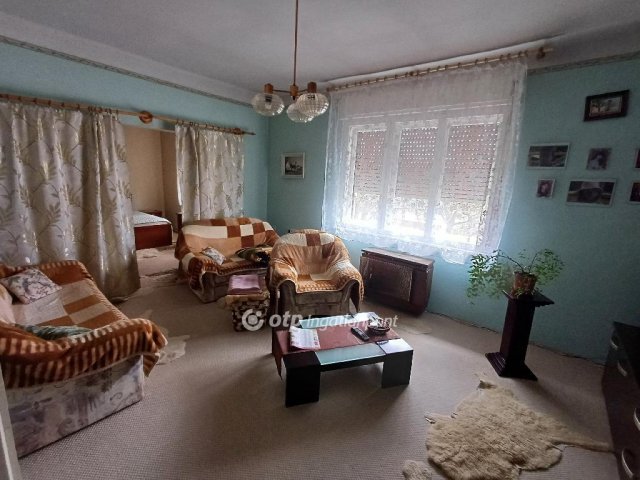 Eladó családi ház, Baján 49 M Ft, 5 szobás