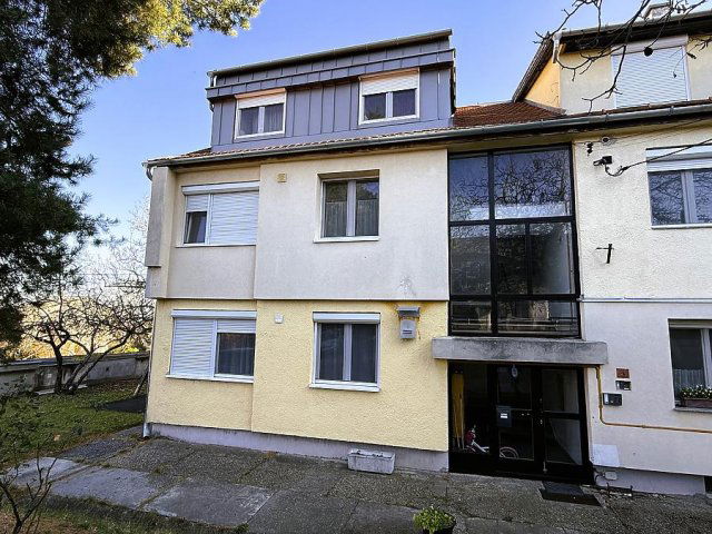 Eladó téglalakás, Szentendrén 128.9 M Ft, 6 szobás